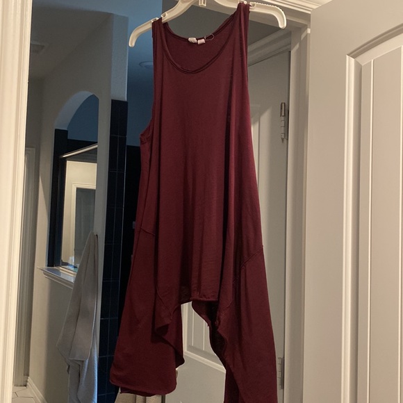 Maroon flowy tank - Picture 2 of 3